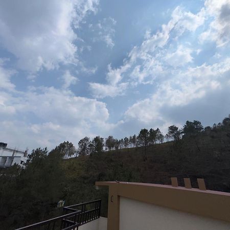 שילונג Xtsy Travellers Hostel מראה חיצוני תמונה