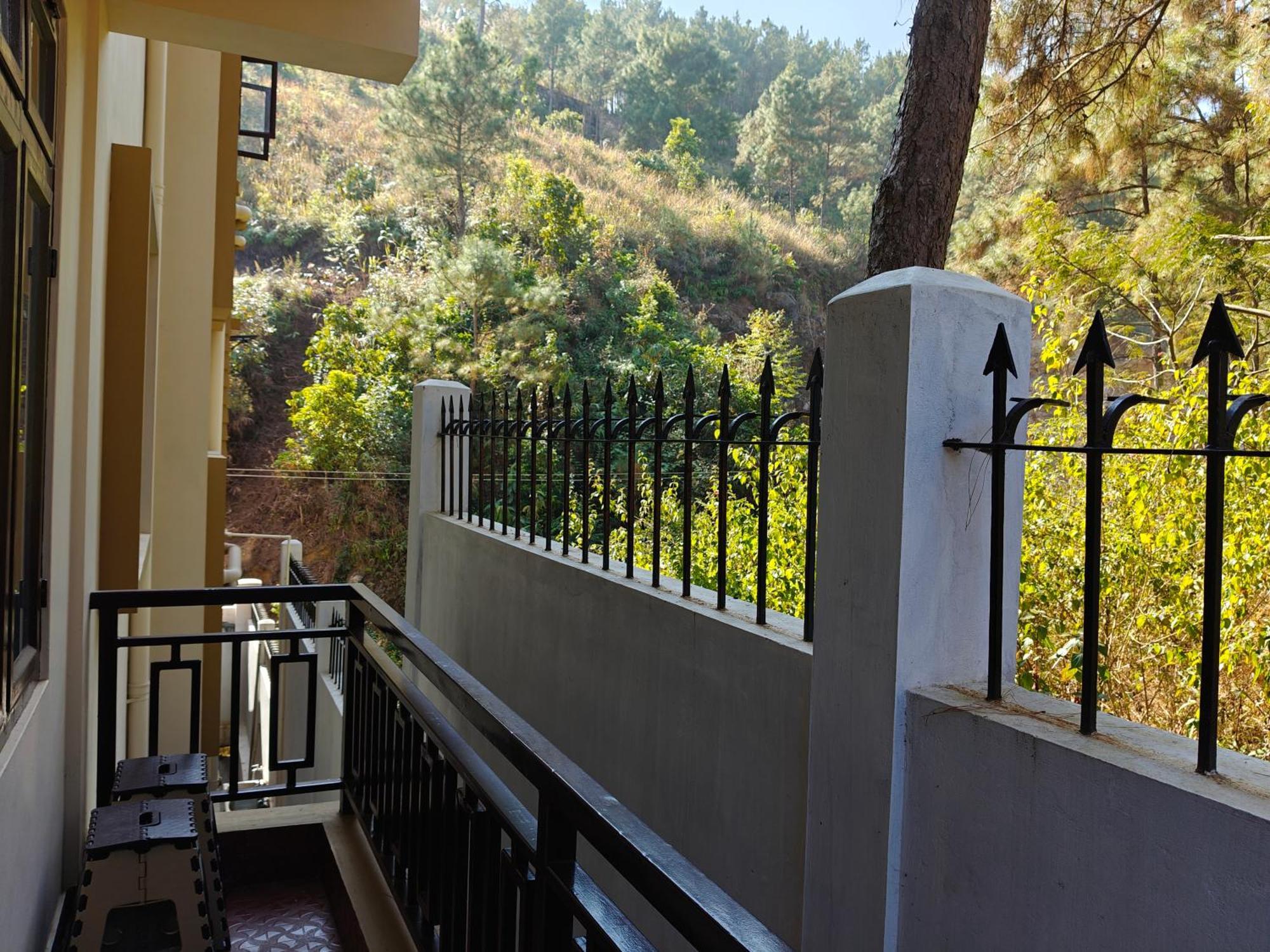 שילונג Xtsy Travellers Hostel חדר תמונה