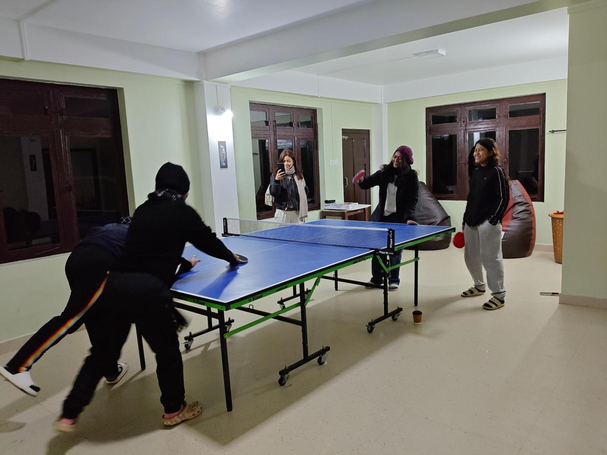 שילונג Xtsy Travellers Hostel מראה חיצוני תמונה