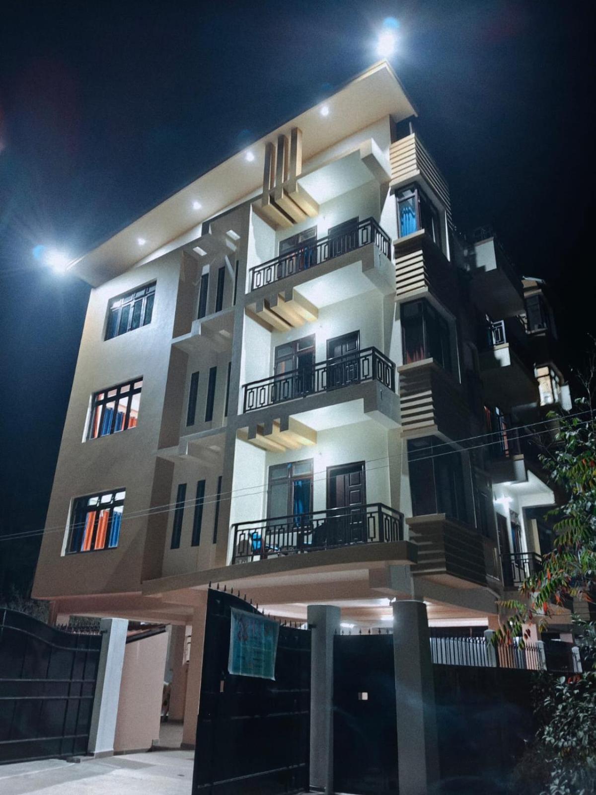 שילונג Xtsy Travellers Hostel מראה חיצוני תמונה