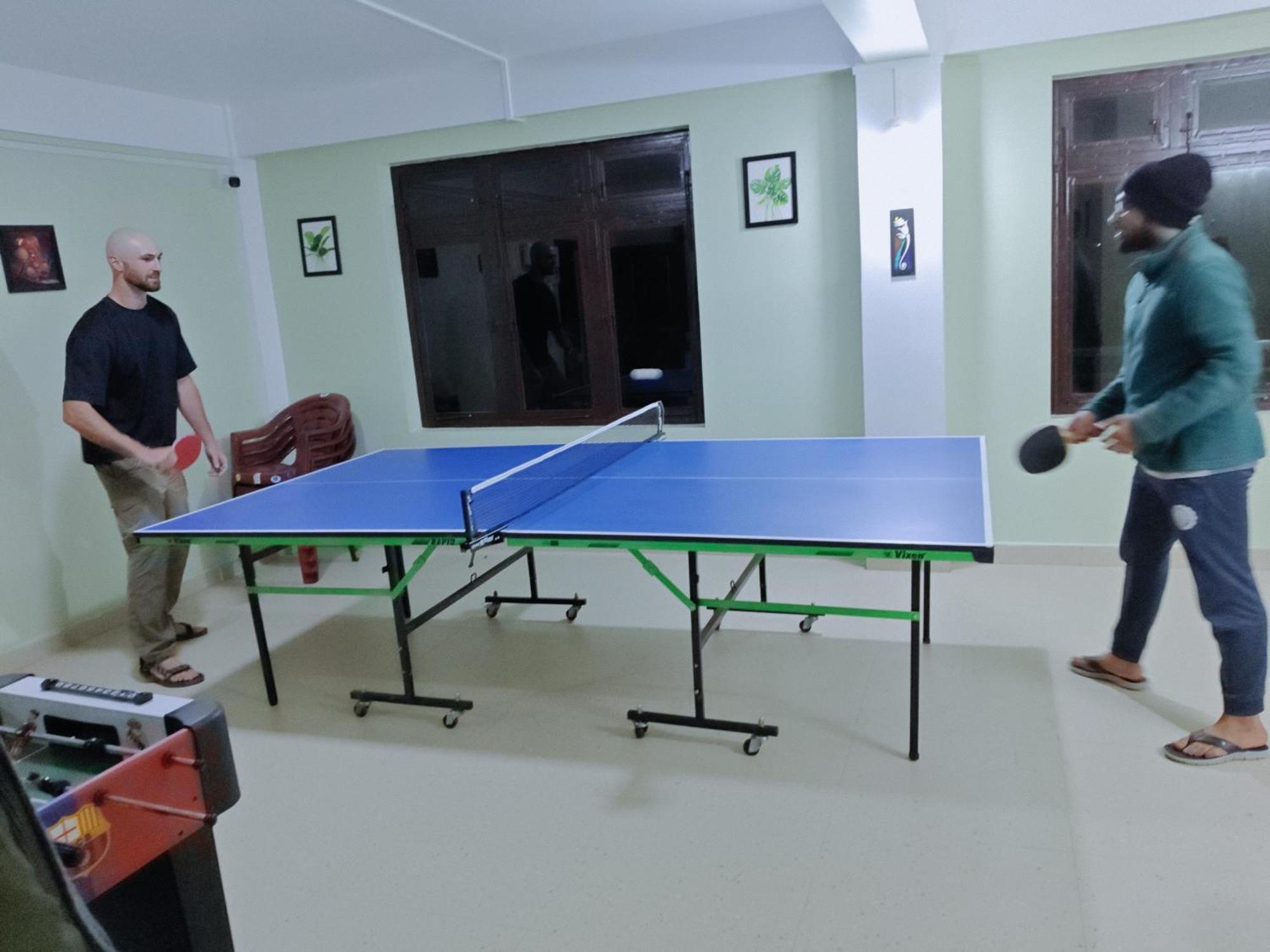 שילונג Xtsy Travellers Hostel מראה חיצוני תמונה