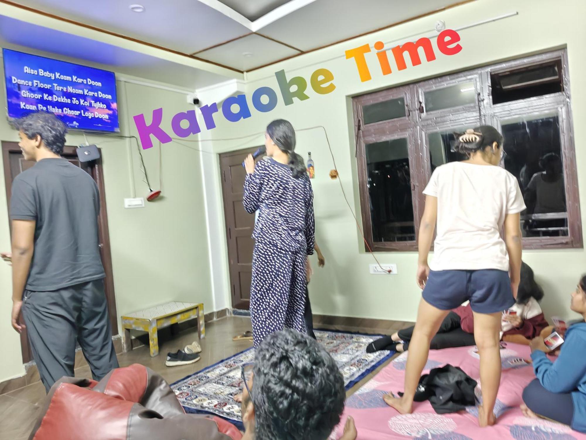 שילונג Xtsy Travellers Hostel מראה חיצוני תמונה