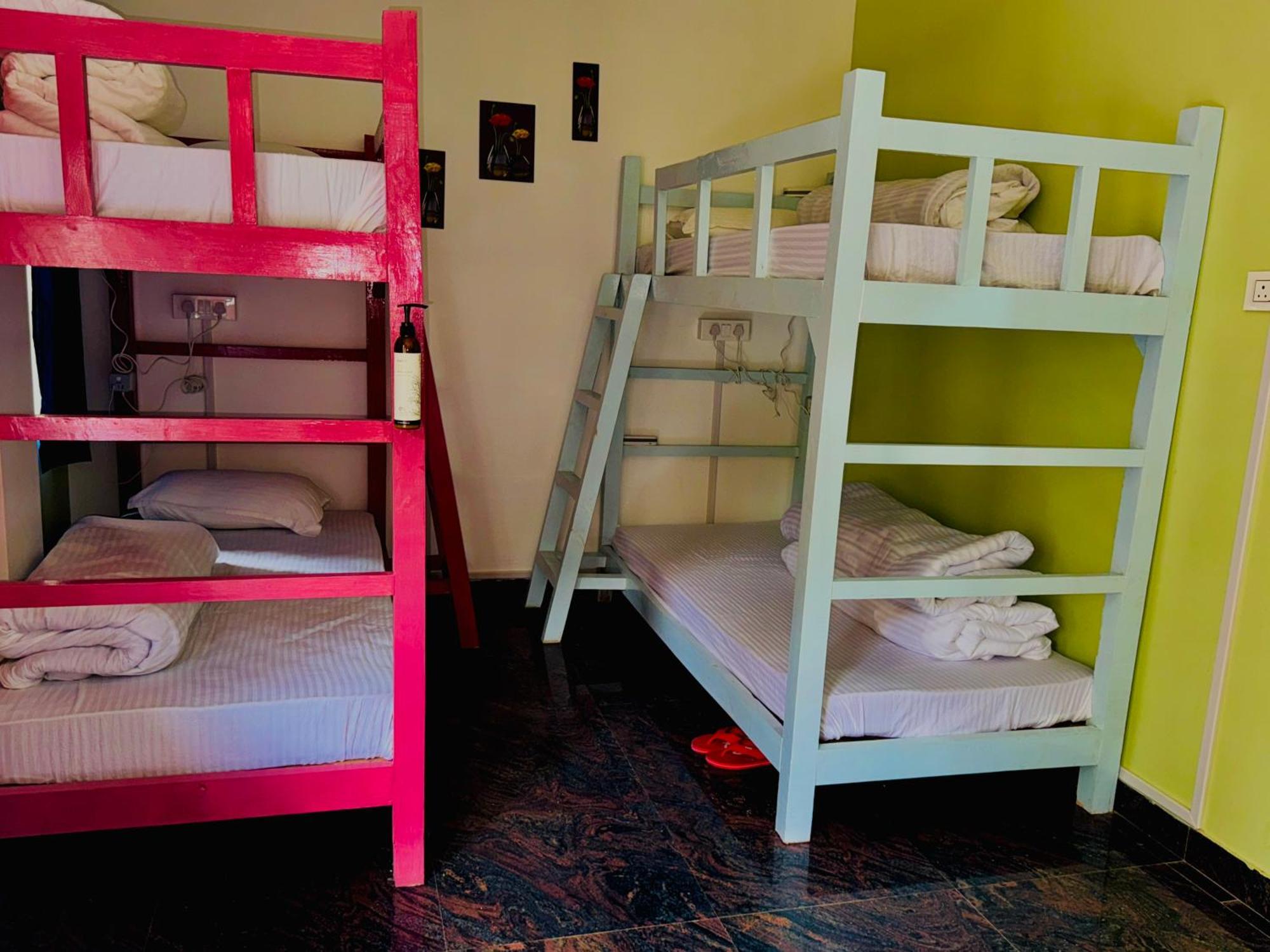 שילונג Xtsy Travellers Hostel מראה חיצוני תמונה