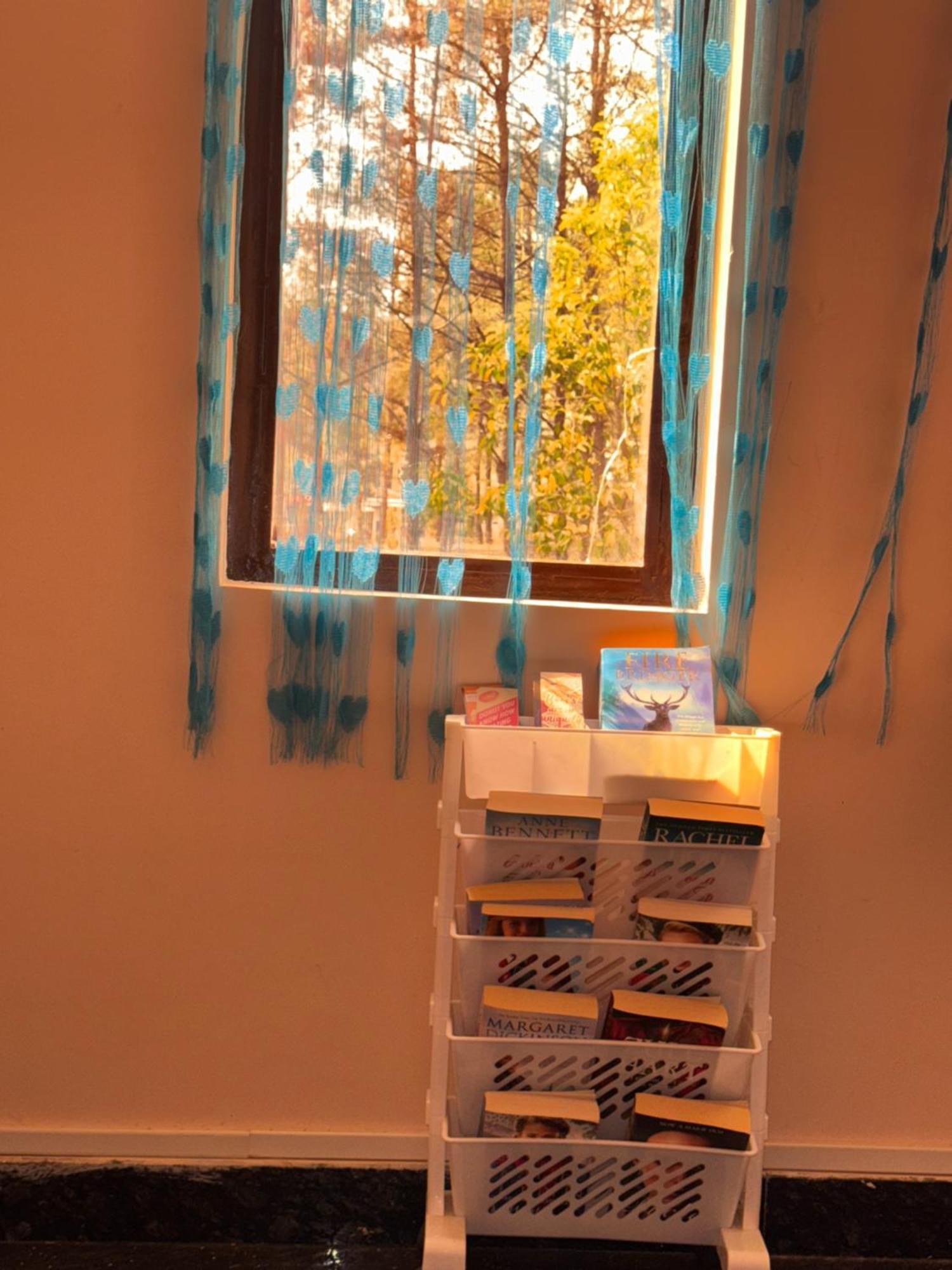 שילונג Xtsy Travellers Hostel מראה חיצוני תמונה